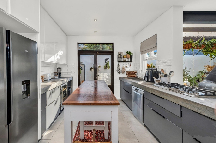 4 Bedroom Property for Sale in Oranjezicht Western Cape